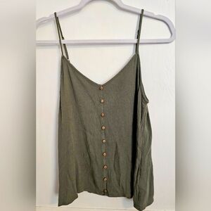 NWOT SO Lightweight Wooden Button Relaxed Tank Size Medium (Juniors) Olive green